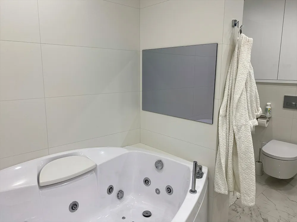 AVEL mirror TV above a whirlpool bathtub